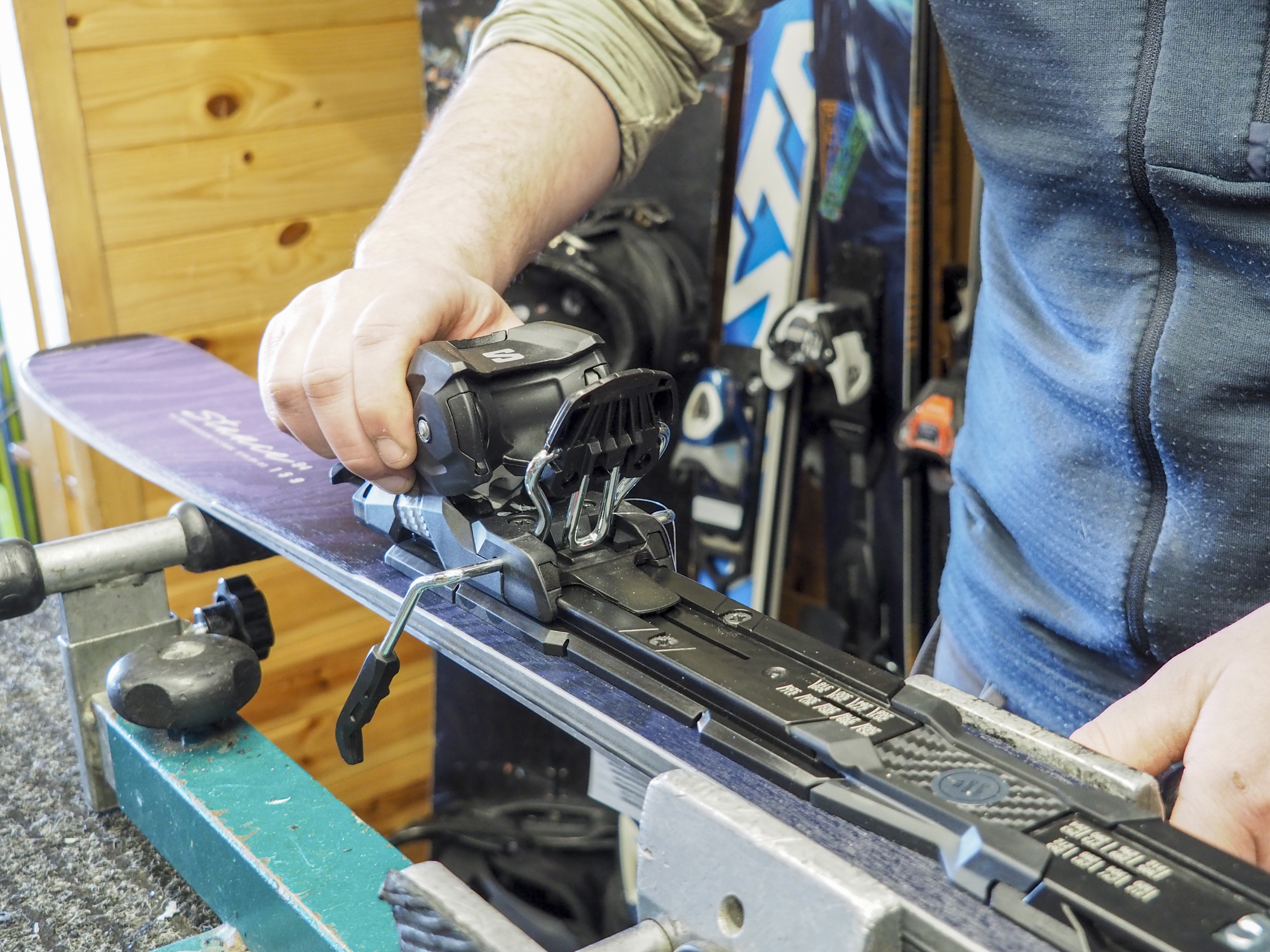 Regolazione attacco sci