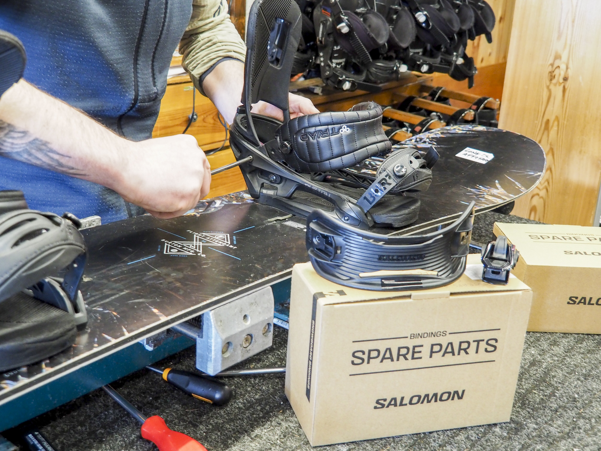 Montaggio attacco snowboard