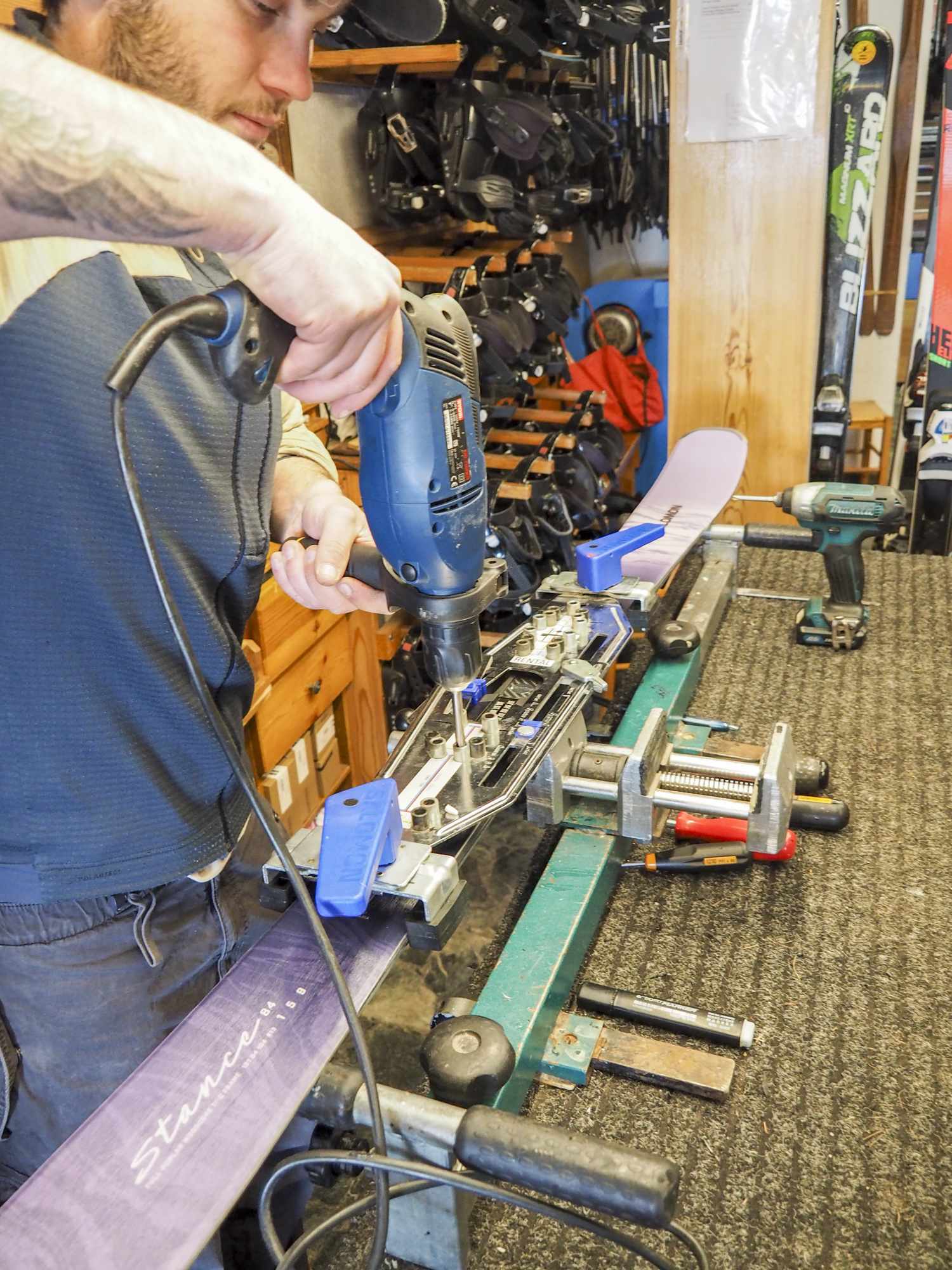 Trapano per montaggio attacchi